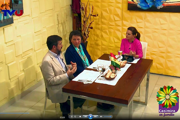 Entrevistados en directo por Casimira Lema en su 'Magazine' Casimira en Familia, en TVU La Paz.
